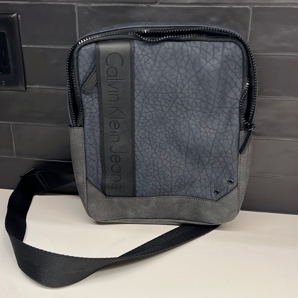 Calvin Klein small bag. Fits standard iPad. Front, interior, and back pockets.